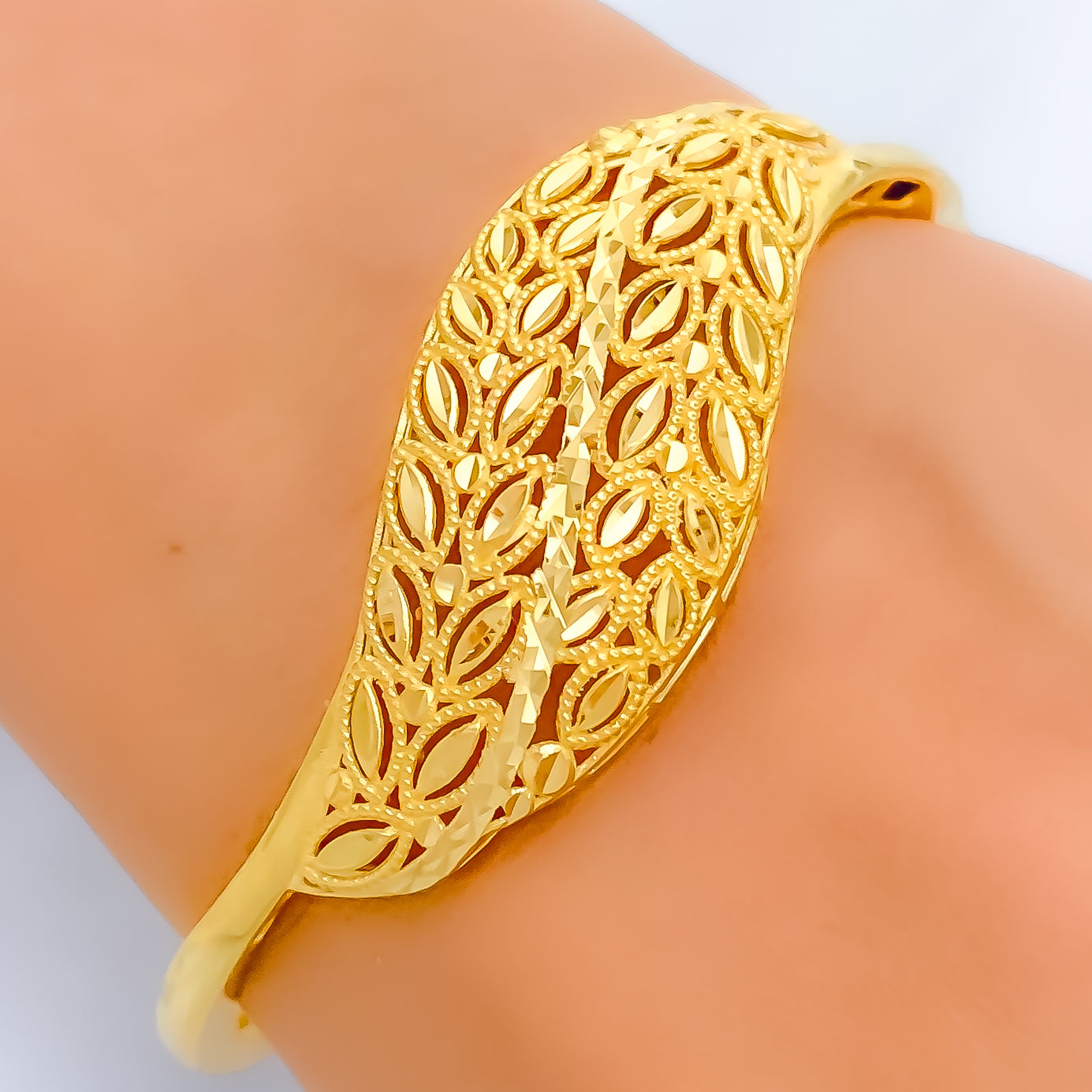 Buy 22Kt Modern Gold Bracelet For Women 54VG6101 Online from Vaibhav  Jewellers